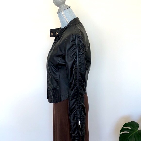 NWOT - Gorgeous Mendocino 100% genuine leather jacket with rouched sleeves. - Picture 2 of 9